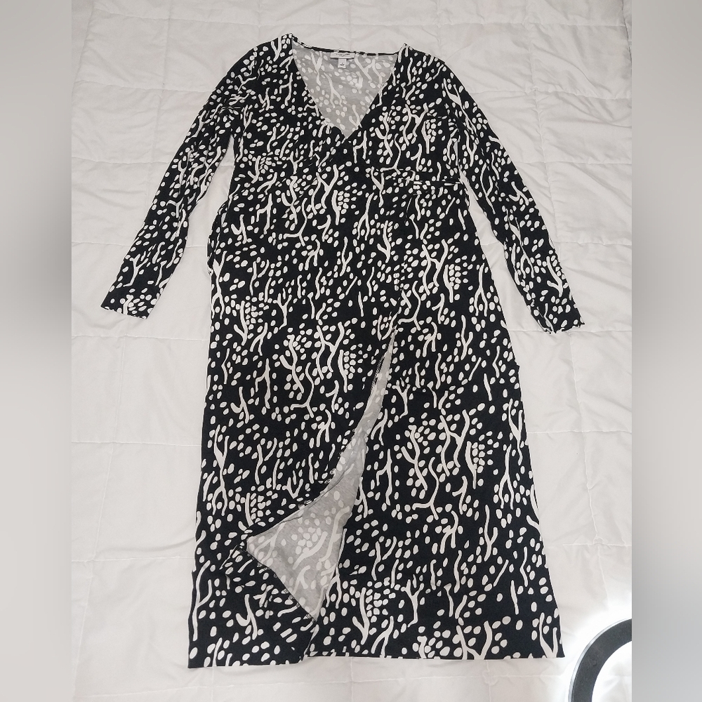Diane Von Furstenberg Elegant Black and White Patterned Wrap Dress Size M